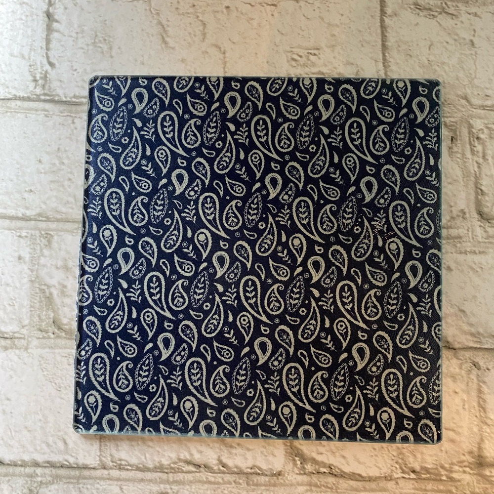 Glass cutting board